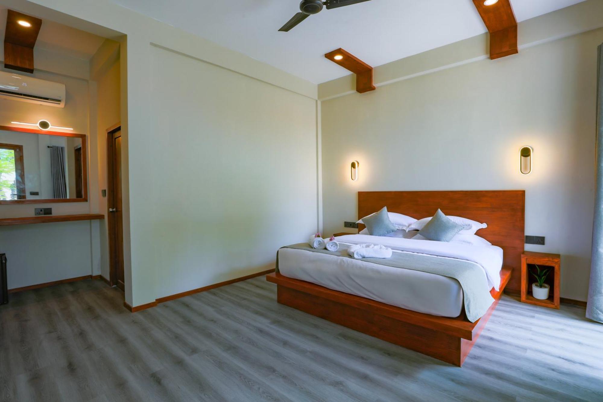 Sunny Breeze View Hotel Hangnaameedhoo Exterior photo